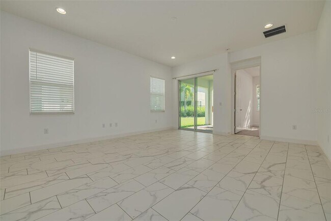 Building Photo - 7222 Paradiso Dr