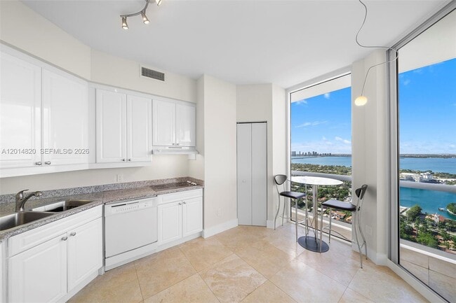 Building Photo - 4775 Collins Ave