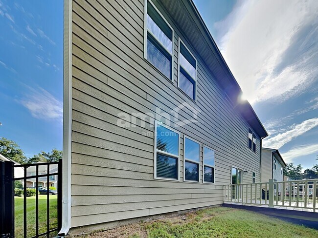 Building Photo - 1023 Monitor Ct