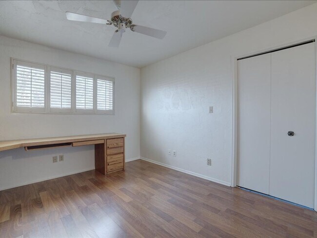 Building Photo - Enjoy stunning Catalina Mountain views fro...