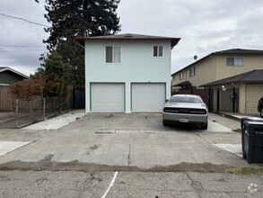 Building Photo - 2 bedroom in Oakland CA 94605