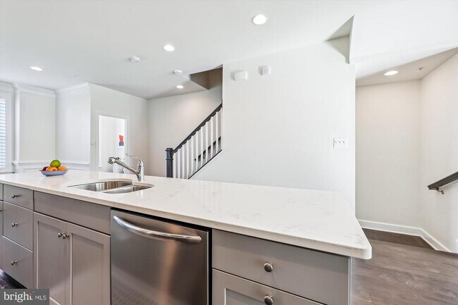 Building Photo - 4709 Van Buren St