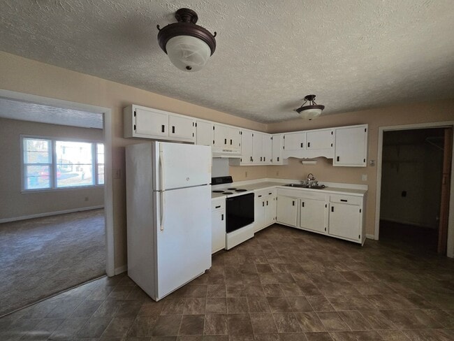 Building Photo - 6615 Keeler Dr