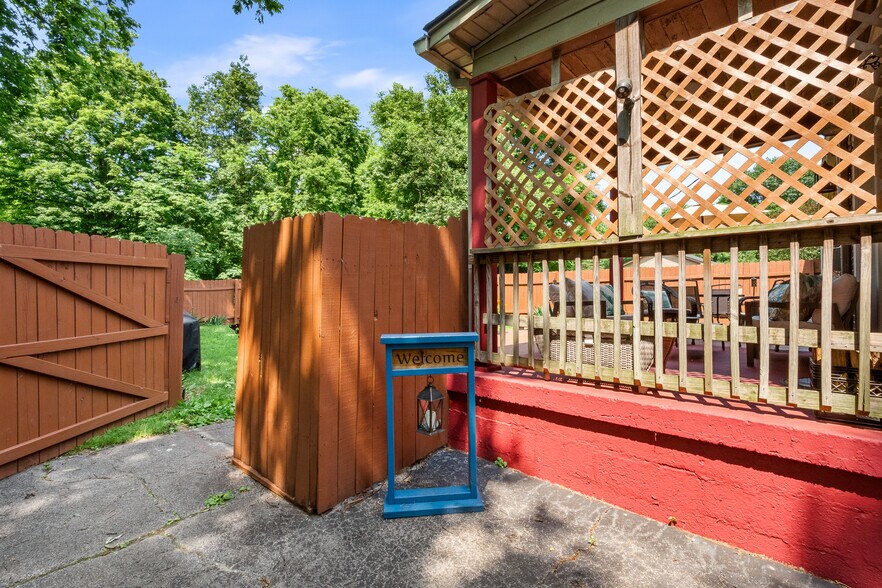 Building Photo - 1208 Currey Rd