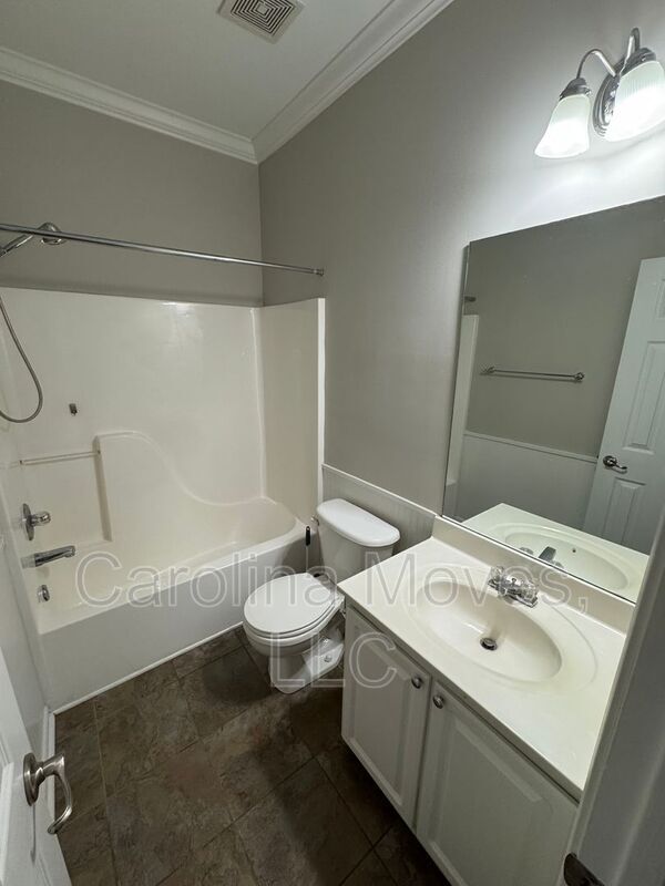 Building Photo - 104 Shairpin Ln