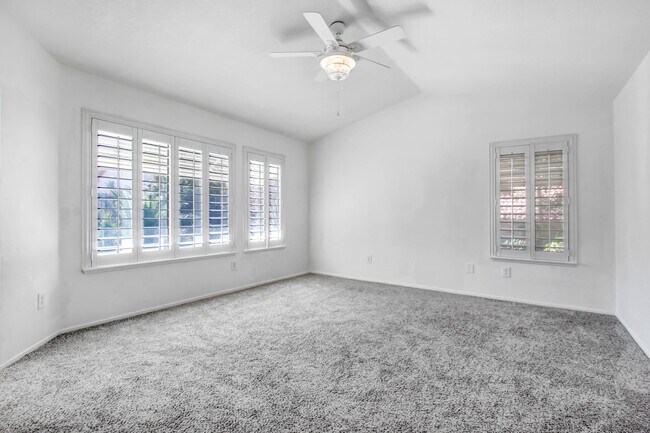 Building Photo - 3030 Wellington Dr