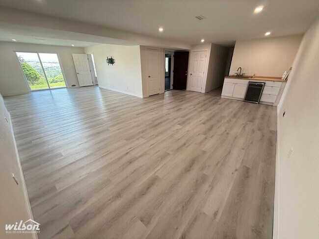 Building Photo - Remodeled 4bd/3ba Naches Home with Firepla...