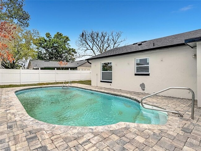 Building Photo - 115 Lindenwood Ln