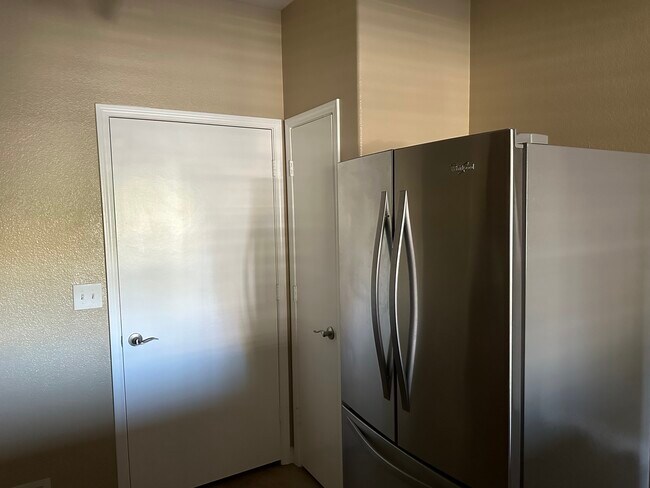 Building Photo - 7255 W Sunset Rd