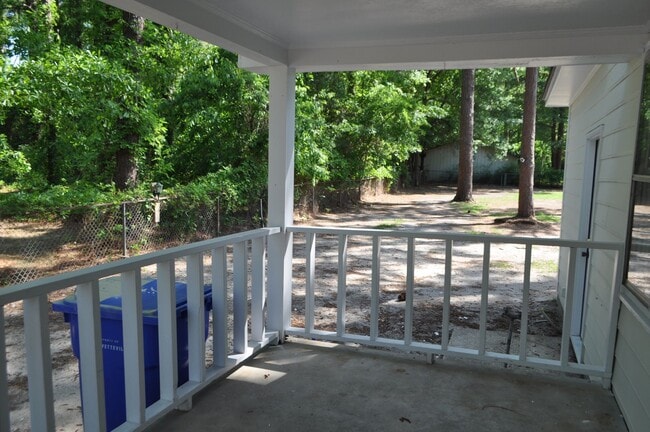 Building Photo - FOR RENT - Terrific location, great price....near everything!