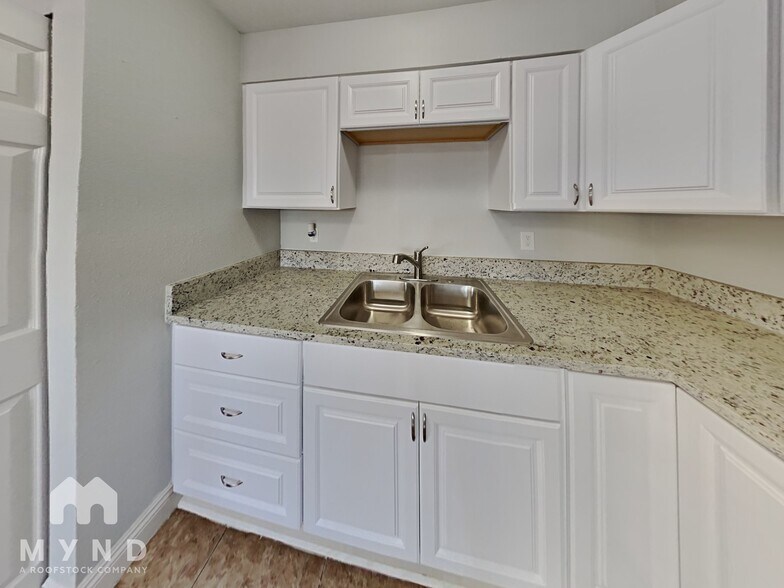 Building Photo - 1165 Hart Ave