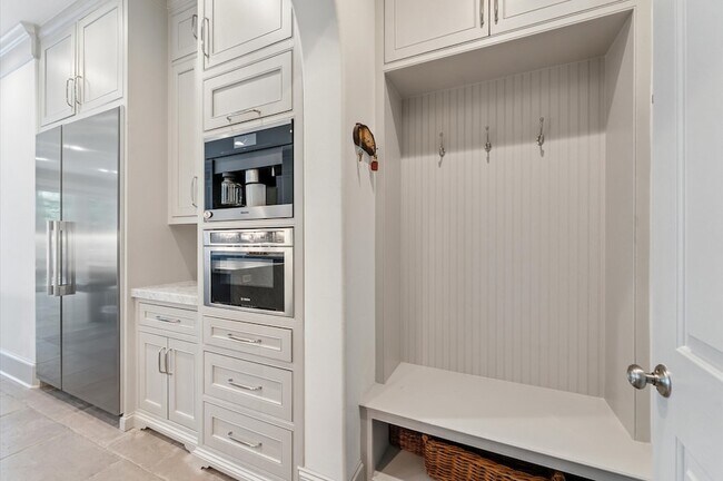 Building Photo - 7 Marilane St