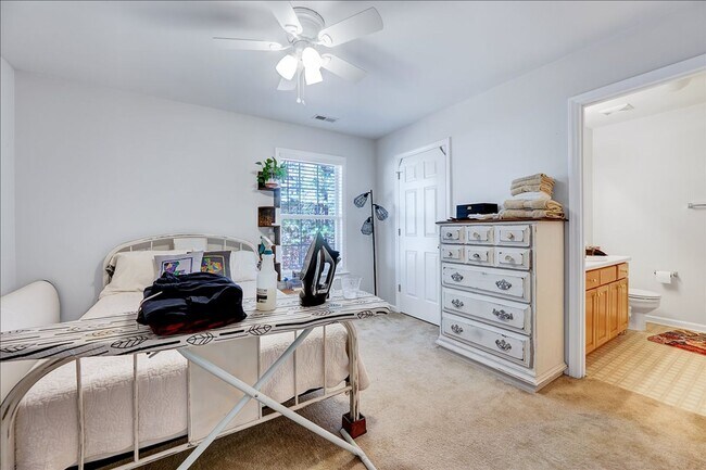 Building Photo - 2BR/2.5BA Clayton Townhouse