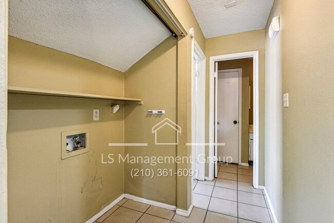 Building Photo - 6702 Windsor Hollow Dr