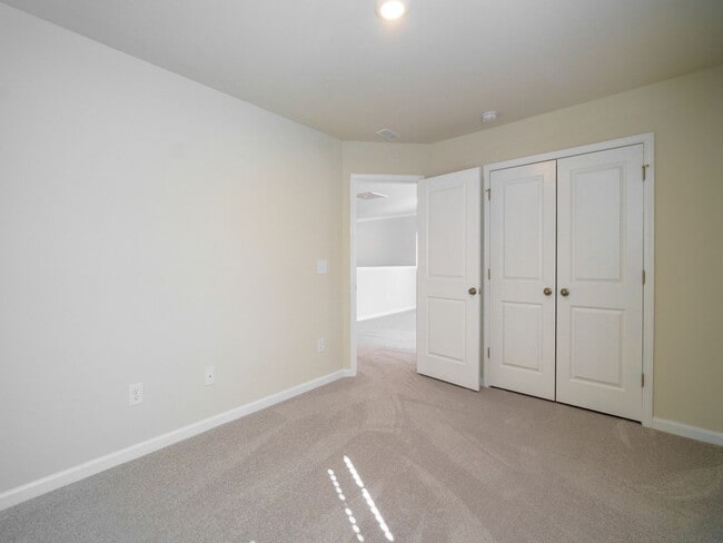 Building Photo - 1 Year Old New Home With 3 Bedroom 2.5 bat...