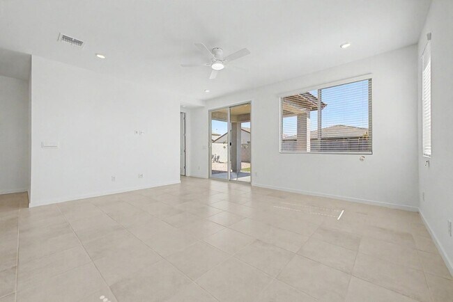 Building Photo - 25291 W Hidalgo Ave