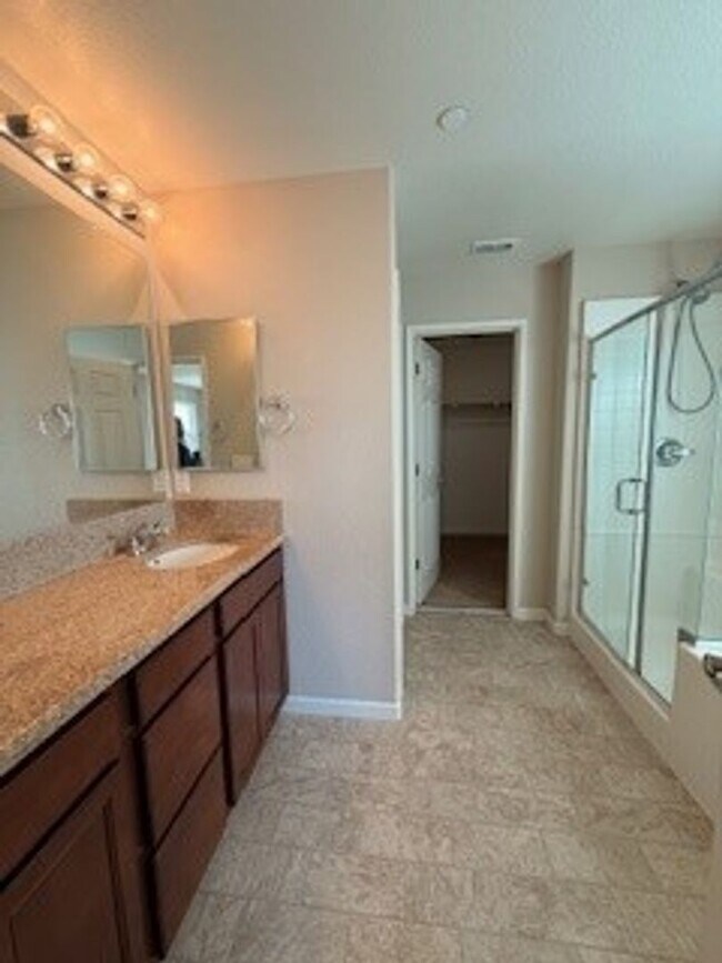 Building Photo - 2261 Hancock Dr