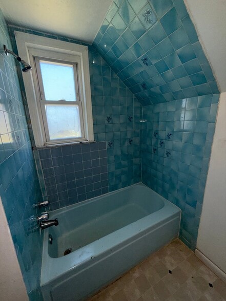 Building Photo - 634 Damon St