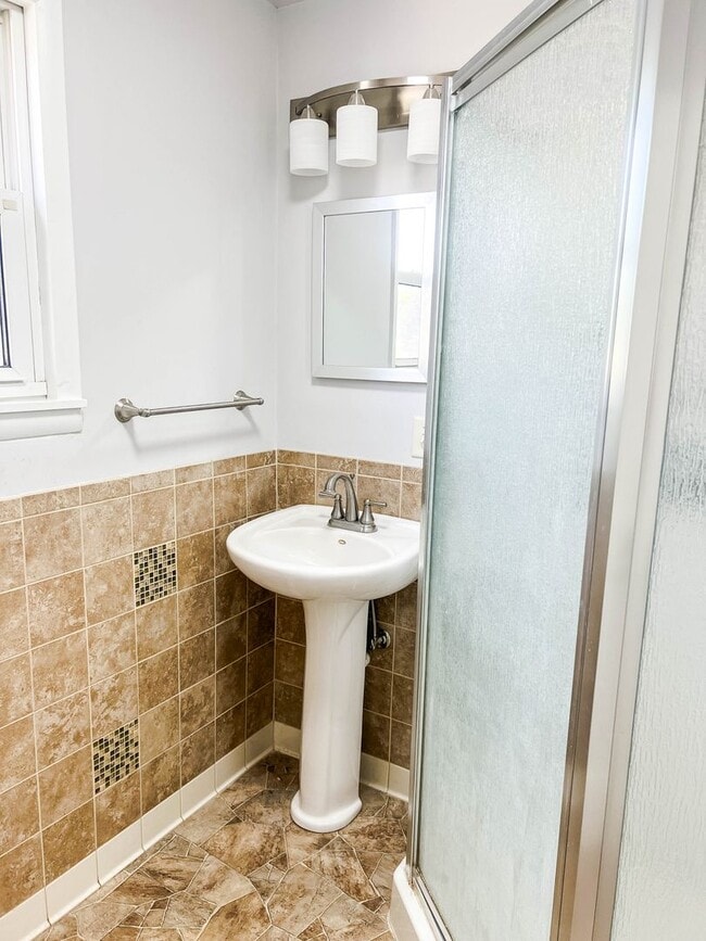 Building Photo - FOR RENT SAINT JOE-MOVE IN READY