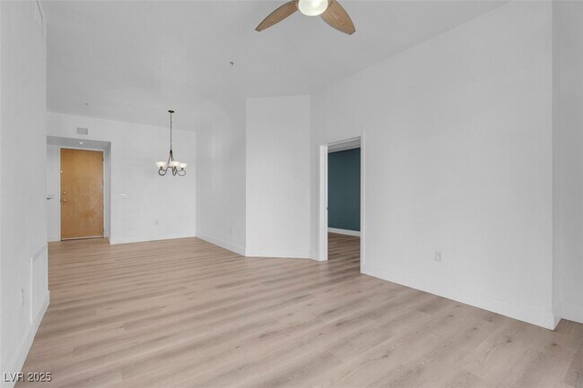 Building Photo - 75 E Agate Ave