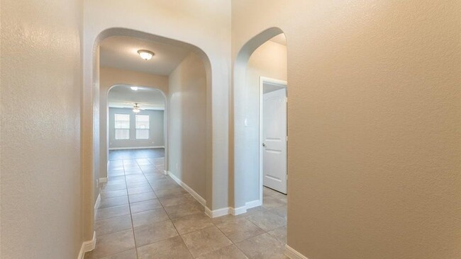 Building Photo - 1000 Meadow Scape Dr