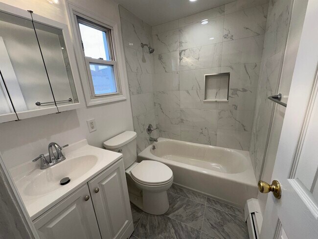 Building Photo - 8 Laird Pl