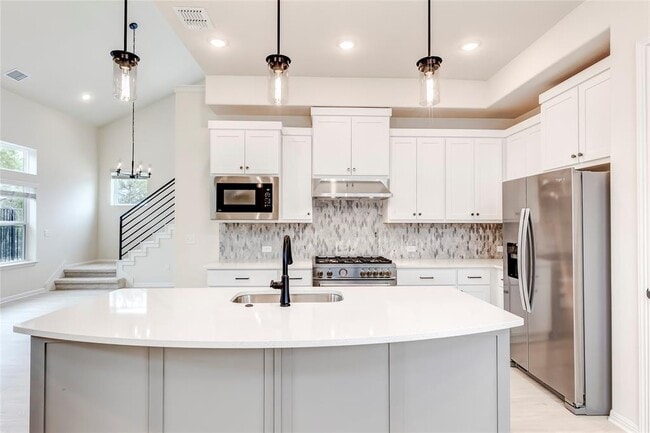 Building Photo - 2008 Kit Cir