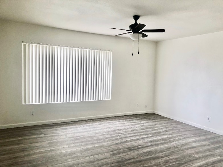 Building Photo - 4735 W Broadway