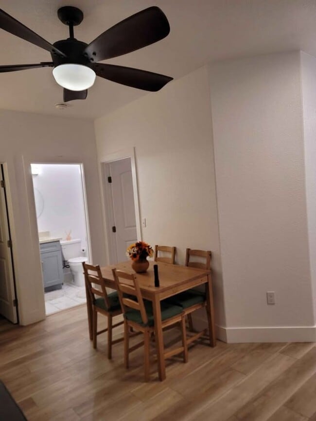 Building Photo - Newer Furnished Northwest ADU