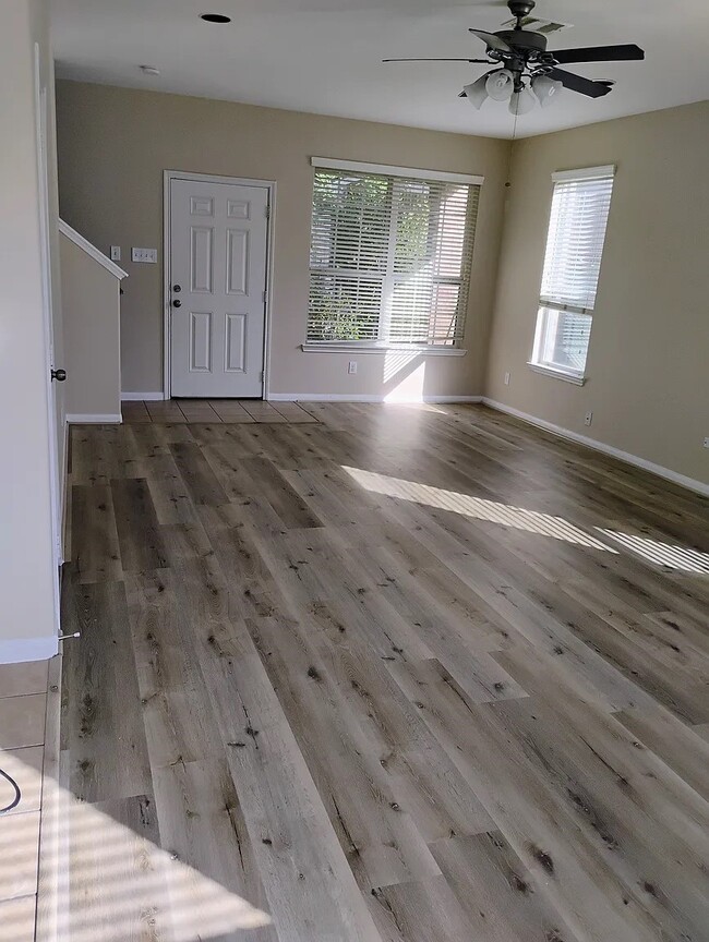 Building Photo - 926 Owl Landing Dr