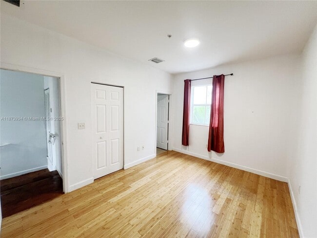Building Photo - 2540 SW 14th Ave