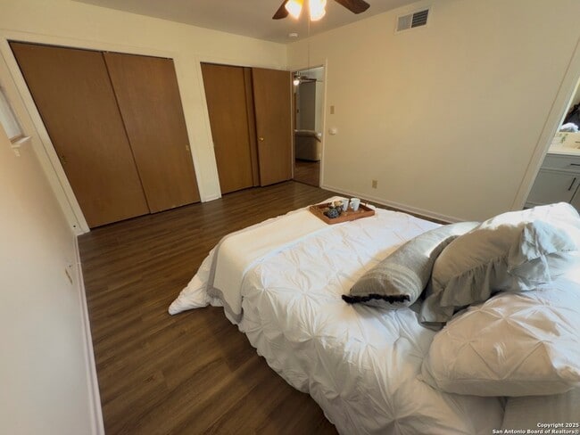 Building Photo - 11022 Dreamland Dr