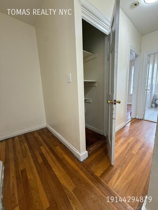 Building Photo - 710 E 235th St