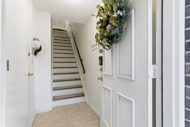 Building Photo - 382 Knapps Hwy