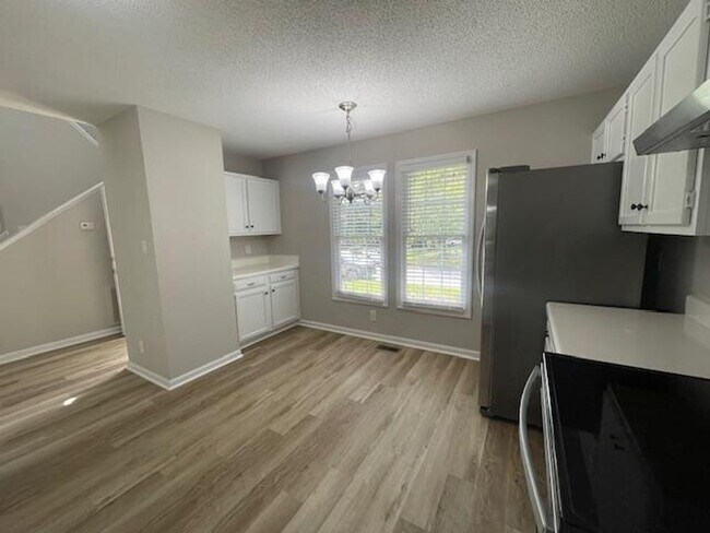 Building Photo - 210 Silk Hope Dr