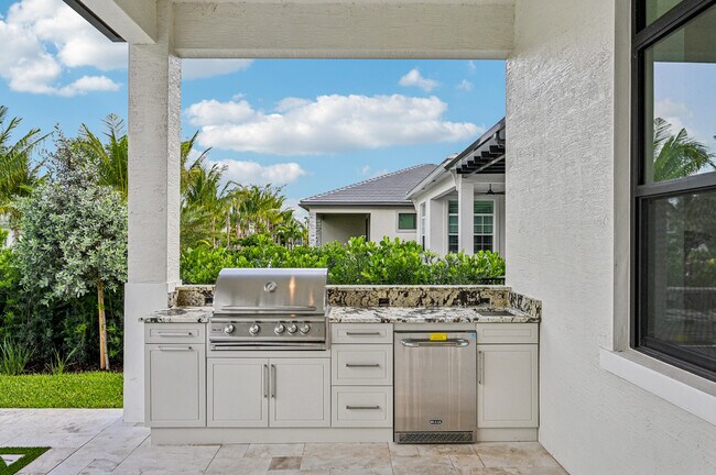Building Photo - 13621 Le Christine Dr