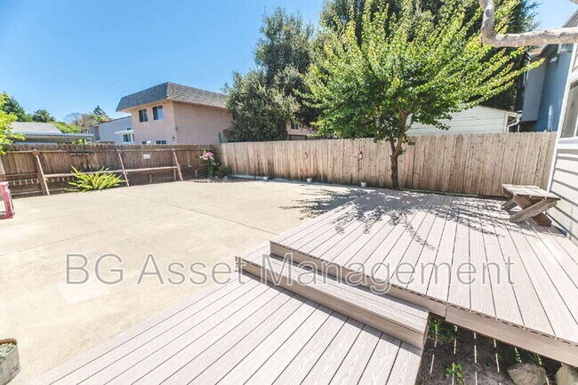 Building Photo - 2359 Prune St