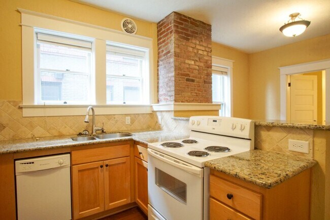 Building Photo - Fantastic 1-Bed w/ Hardwoods, DW, and SO M...