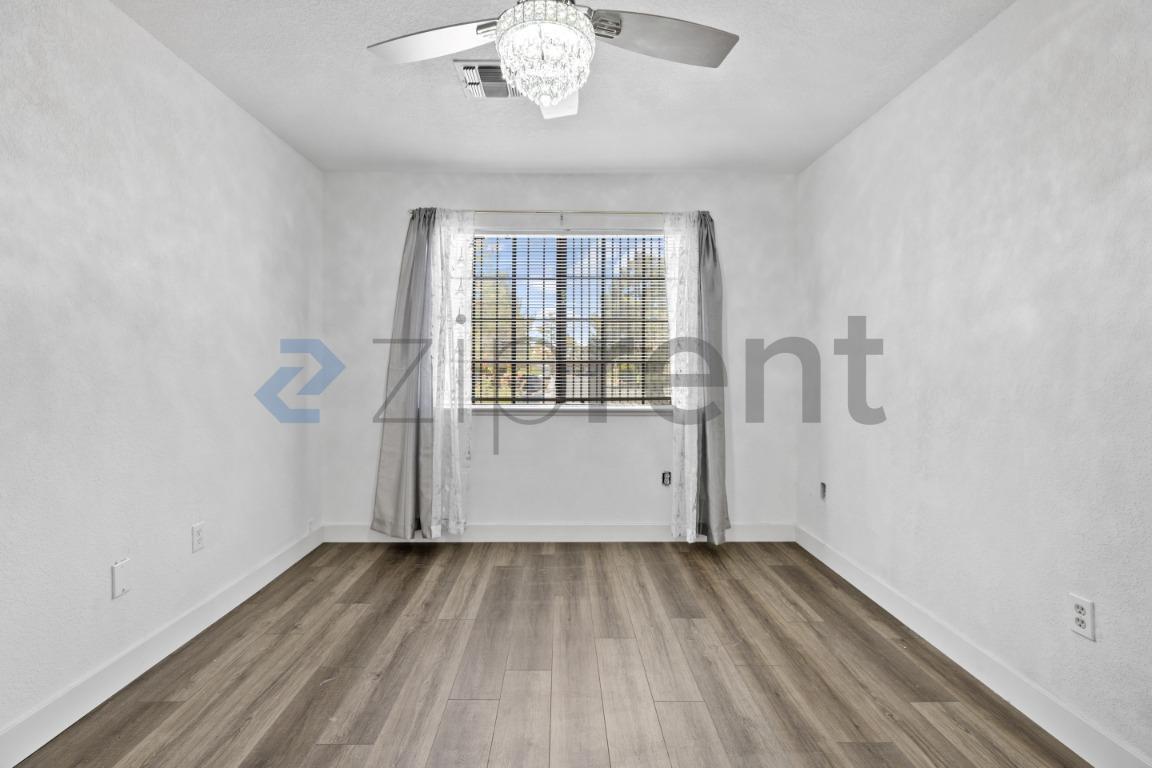 Building Photo - Unit 1022