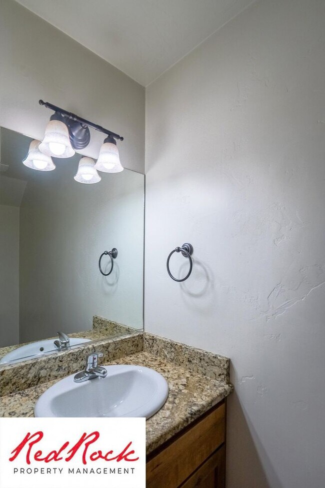 Building Photo - 2801 E 450 N