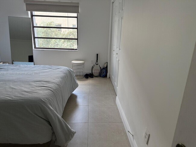 Building Photo - 3582 NE 171 St