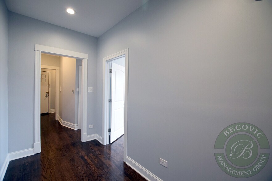 Building Photo - 4707 N Albany Ave