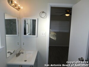 Building Photo - 923 Spring Park St