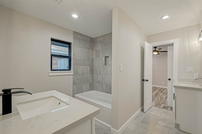 Building Photo - 2111 Nina Lee Ln