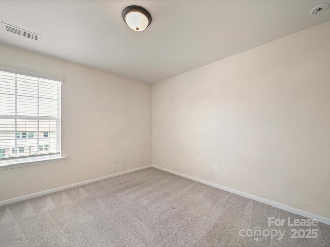 Building Photo - 1067 Winnett Dr