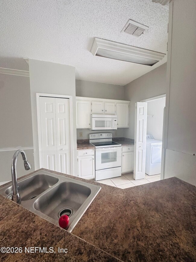 Building Photo - 3938 Hendricks Ave