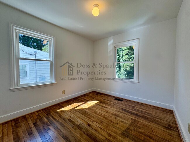 Building Photo - 1617 Roseland St