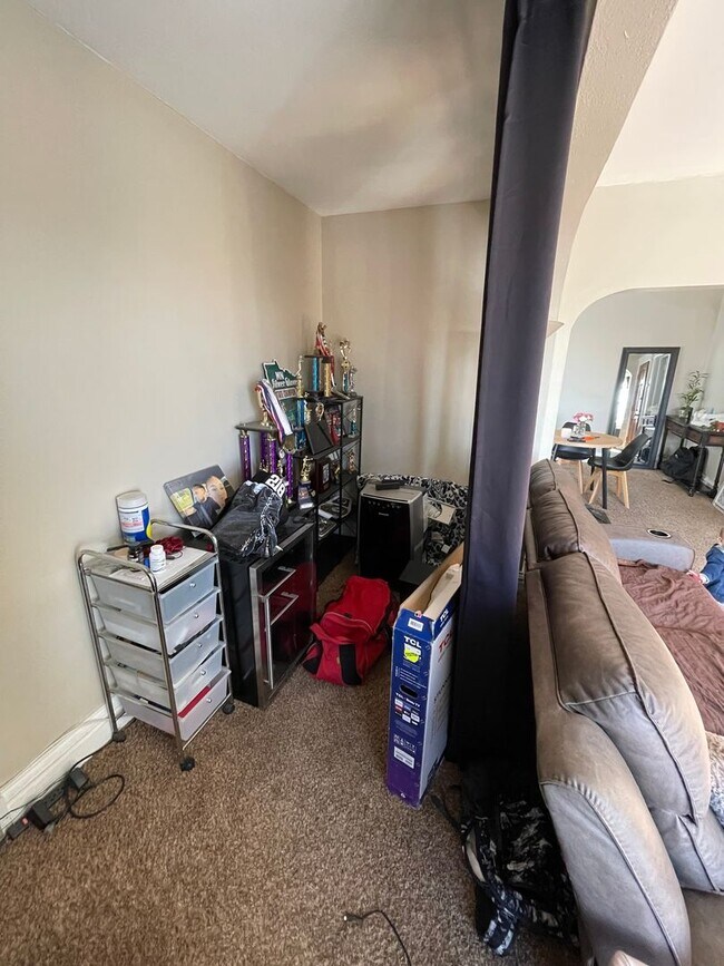 Building Photo - 510 N 23rd Ave W