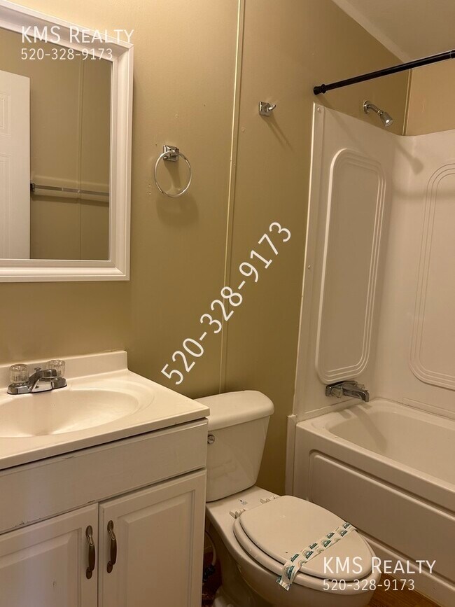 Building Photo - 6269 S Randall Blvd