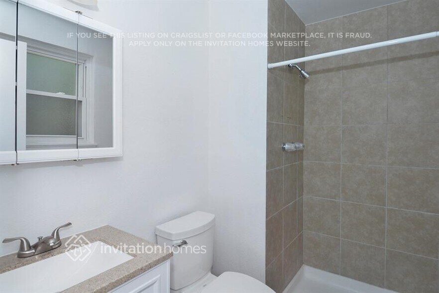 Building Photo - 2881 S Olathe Ct